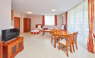 Отель Karolina Hotel Солнечный Берег Апартаменты с 1 спальней (для 6 взрослых)-1