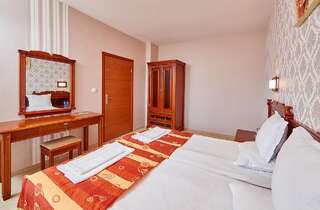 Отель Karolina Hotel Солнечный Берег Апартаменты с 1 спальней (для 2 взрослых и 2 детей)-2